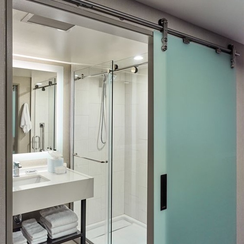 Bathroom Glass Sliding Door in Marriott Hotel