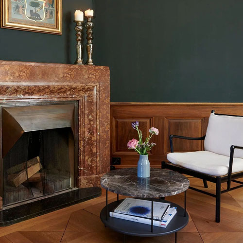 Relax in front of the fireplace in Swiss Hotels during wintertime