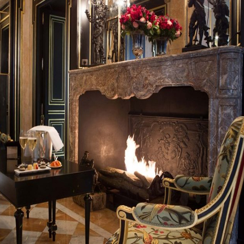 THE SOPHISTICATED FIREPLACES IN THESE PARIS HOTELS