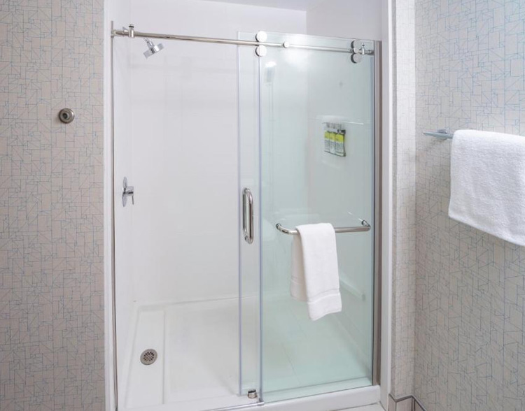 holiday inn express glass shower enclosure