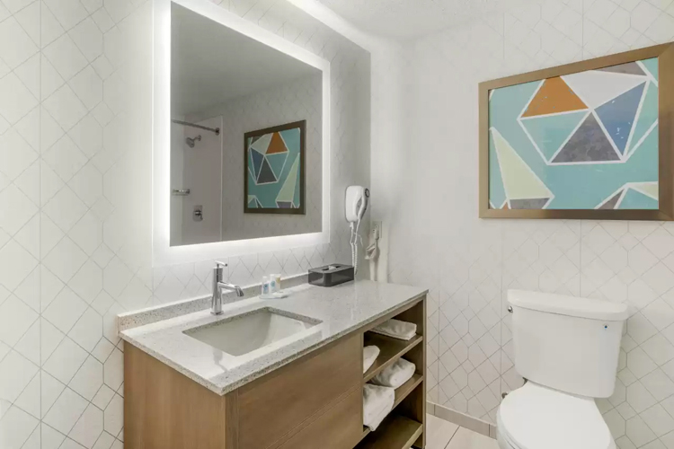 comfort inn bathroom vanities and mirror