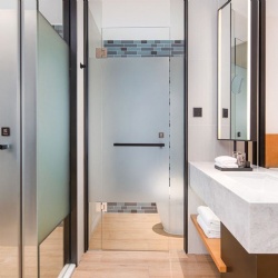 Hotel Bathroom Partition by Glass Panel