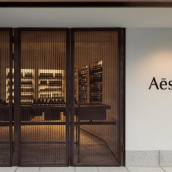 Metal Mesh Laminated Glass for High-End Retail Storefront